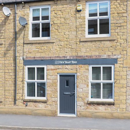 21 Chew Valley Road Oldham Exterior photo