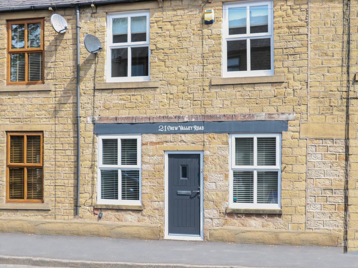 21 Chew Valley Road Oldham Exterior photo
